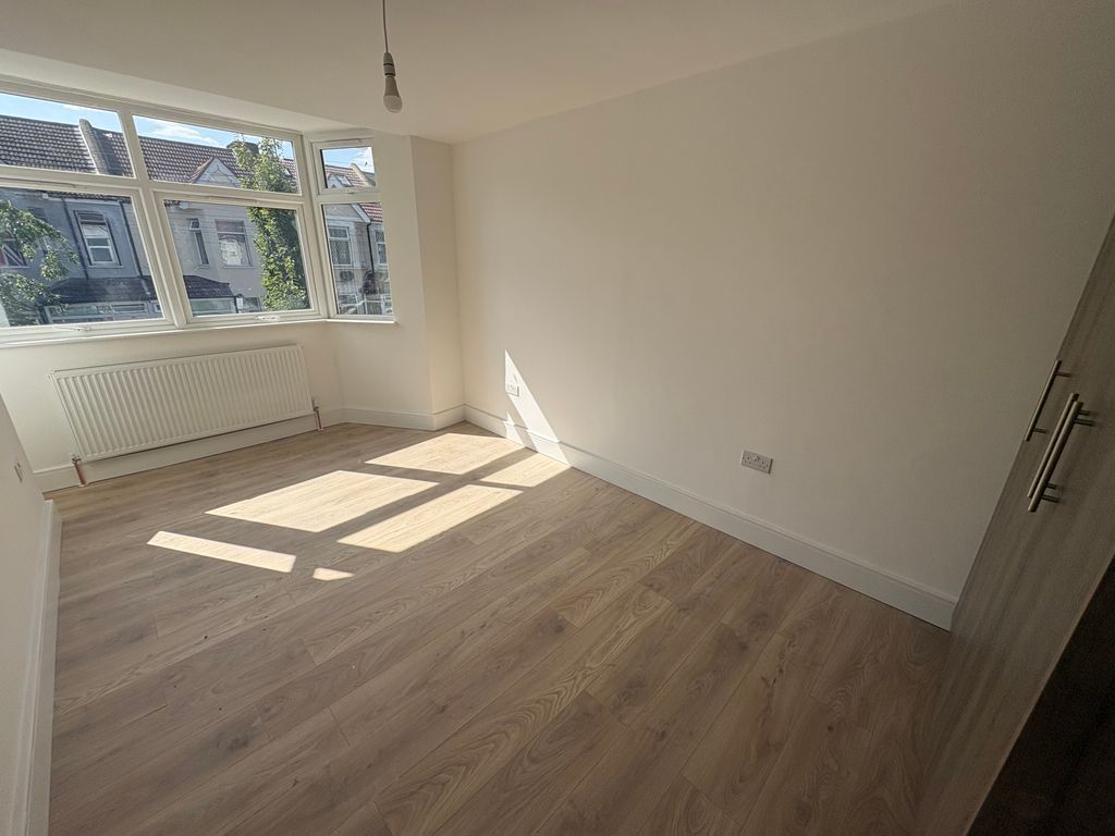 Property photo 3 of 8 Img_4337