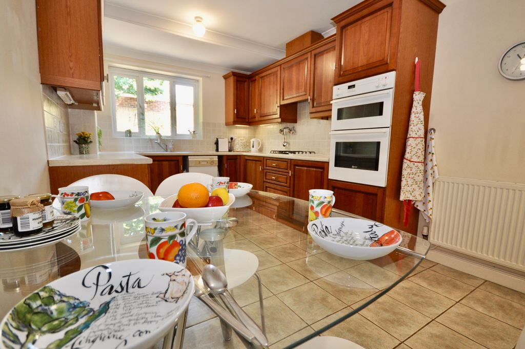 Property photo 3 of 15 Kitchen / Breakfast Room