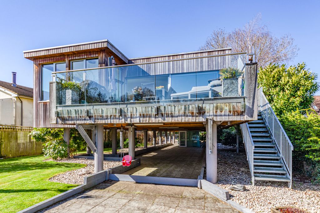 Property photo 3 of 35