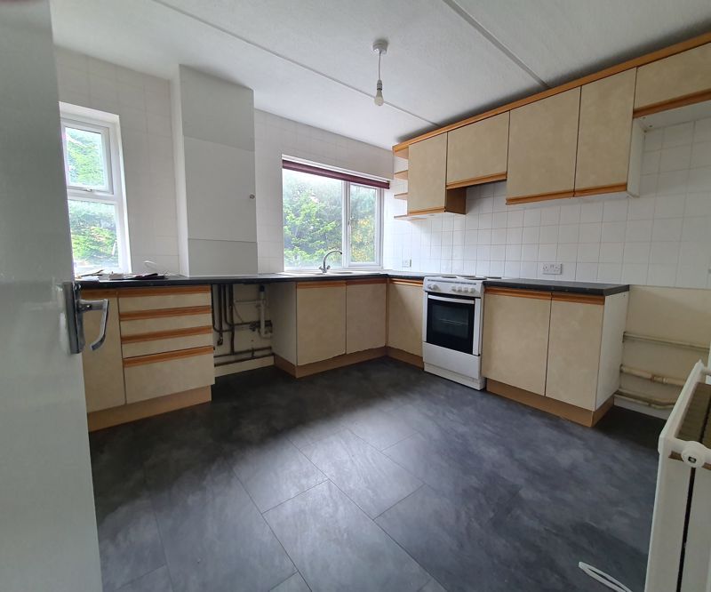 Property photo 3 of 6 Kitchen