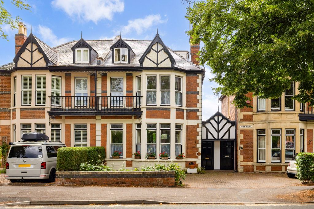 Property photo 1 of 15 Queens Road