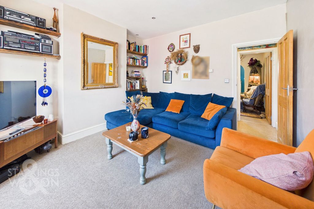 Property photo 2 of 17