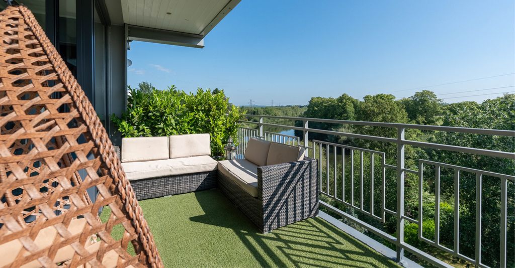 Property photo 1 of 40