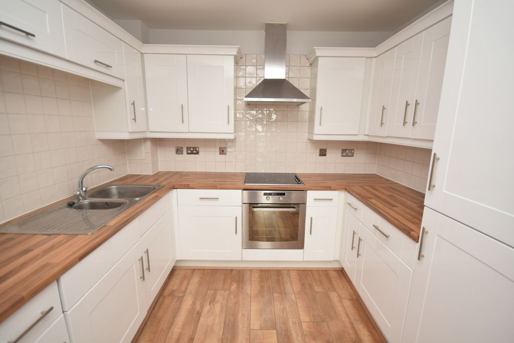 Property photo 2 of 9 Kitchen