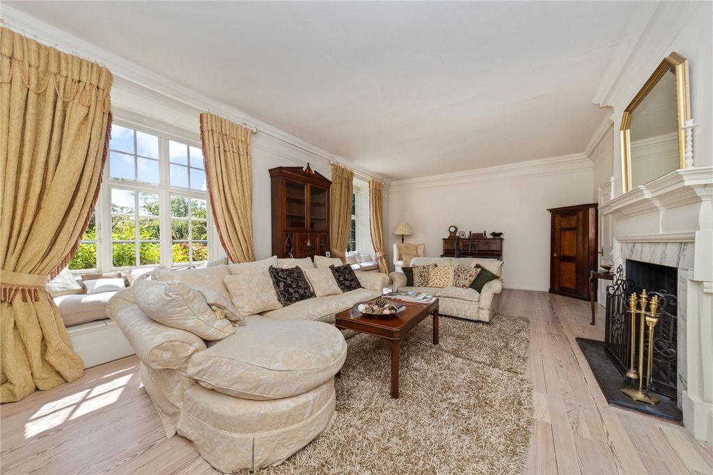 Property photo 3 of 17 Sitting Room