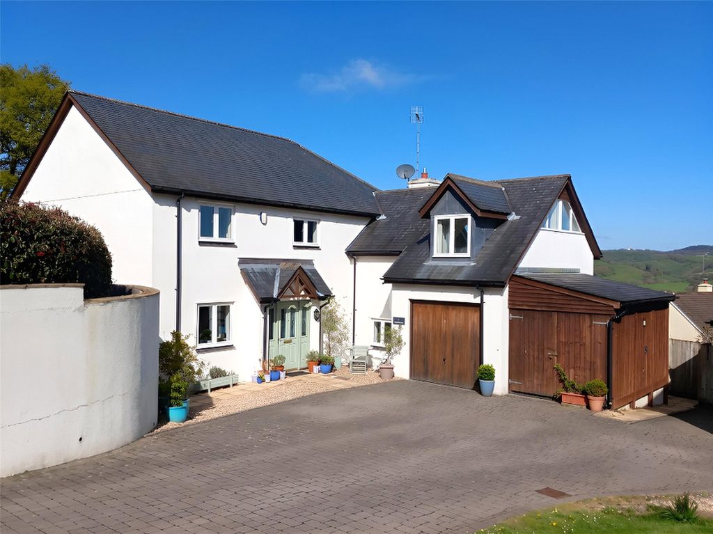 Property photo 1 of 22 House Frontage
