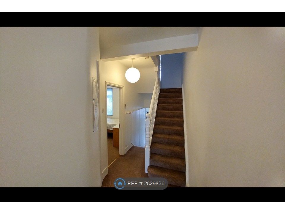 Property photo 2 of 23 Entrance Hallway