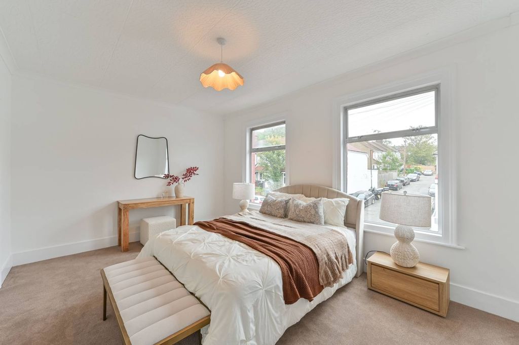 Property photo 3 of 33