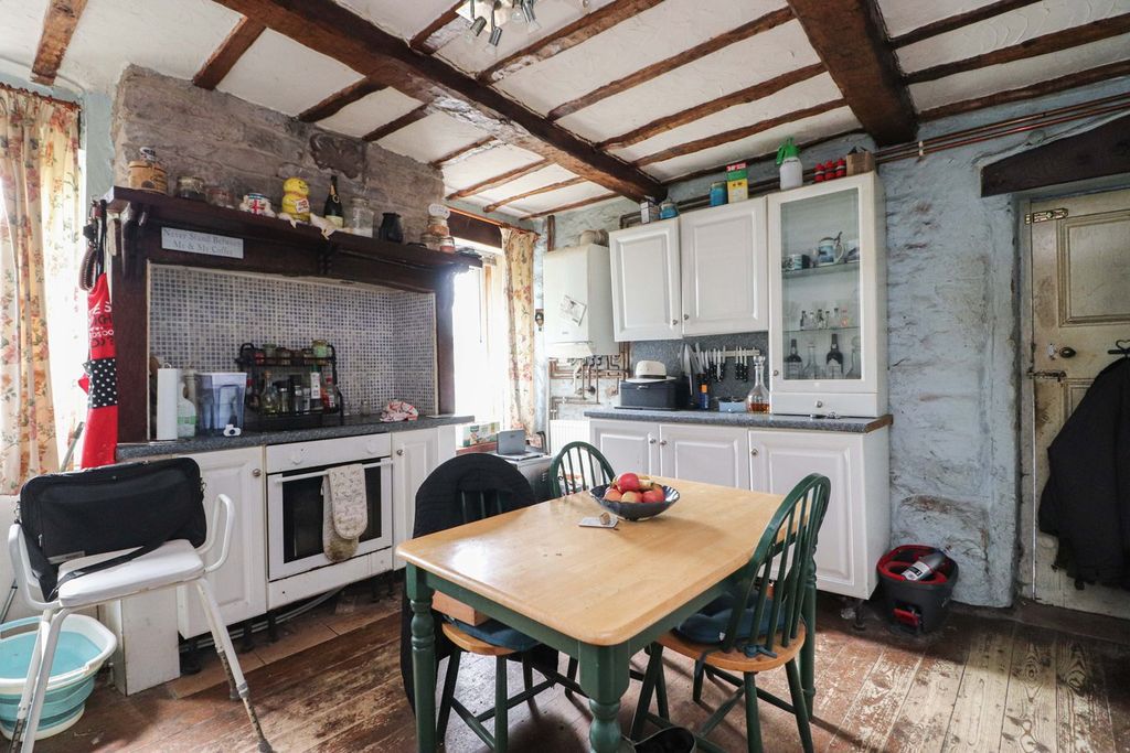 Property photo 2 of 16 Kitchen