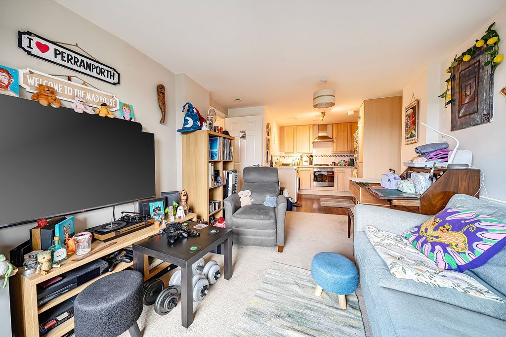 Property photo 3 of 11