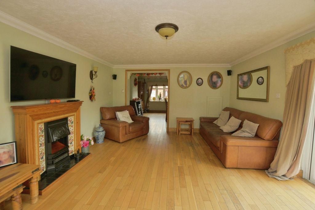 Property photo 2 of 16 Photo