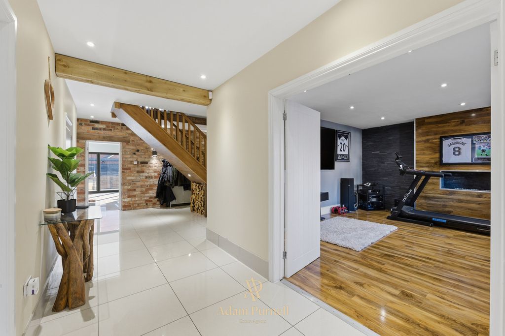 Property photo 3 of 32