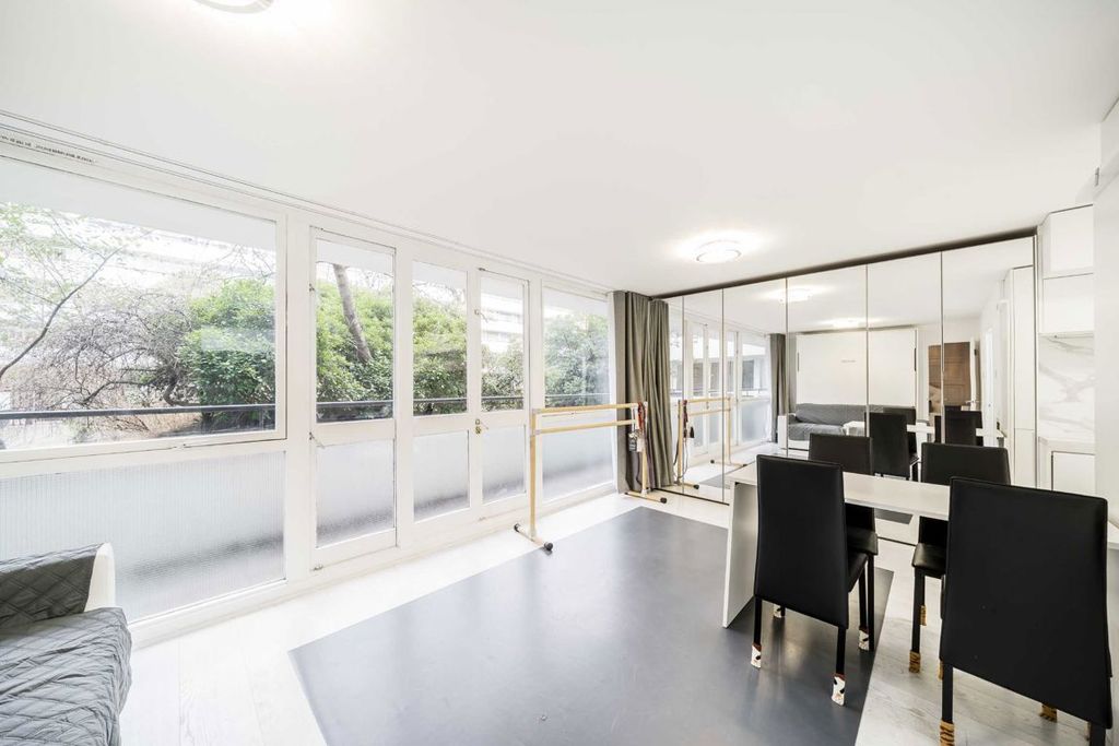 Property photo 3 of 4