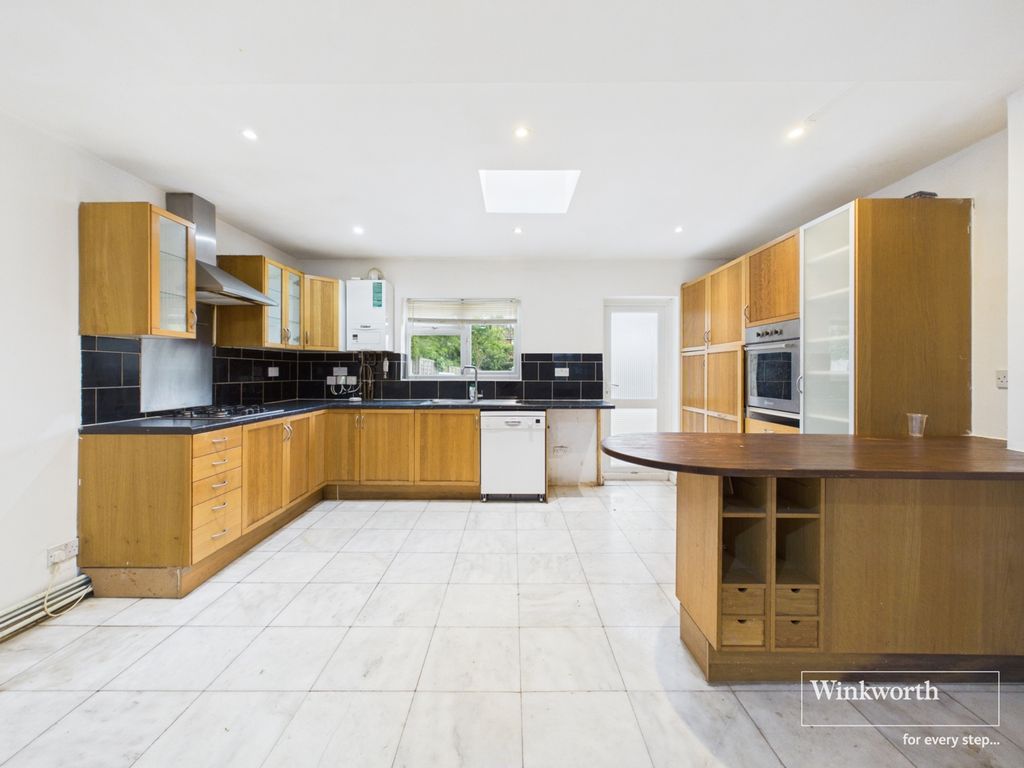 Property photo 2 of 12 Kitchen