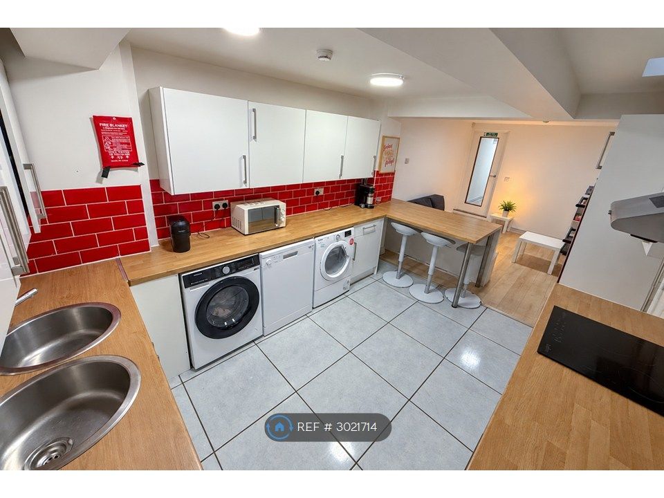 Property photo 3 of 15 Kitchen
