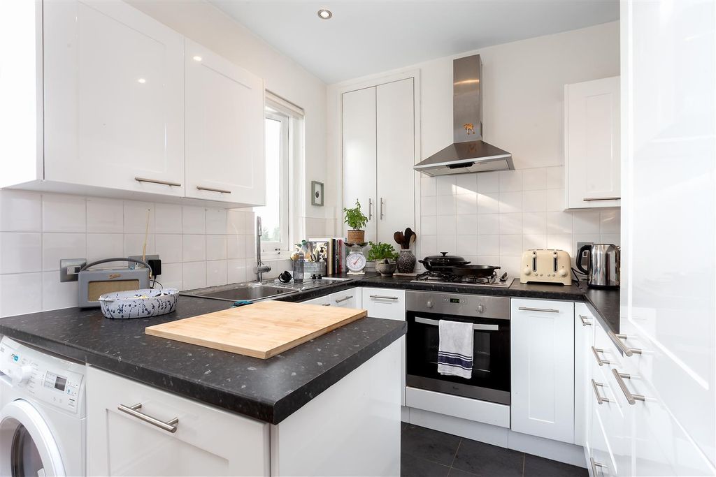 Property photo 2 of 8