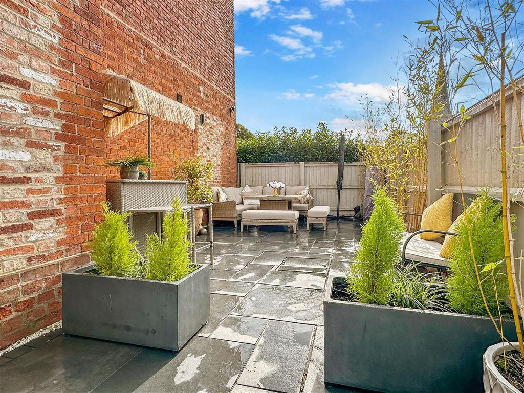 Property photo 3 of 25 Charming Low-Maintenance Garden 892