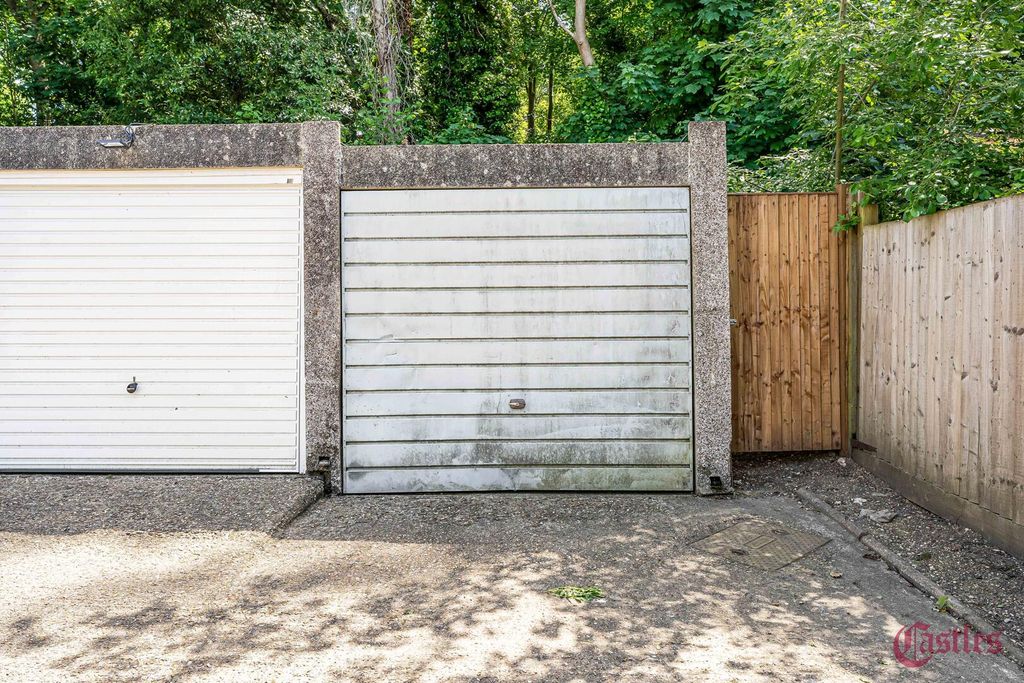 Property photo 2 of 22 Garage