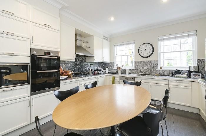 Property photo 3 of 20 Kitchen