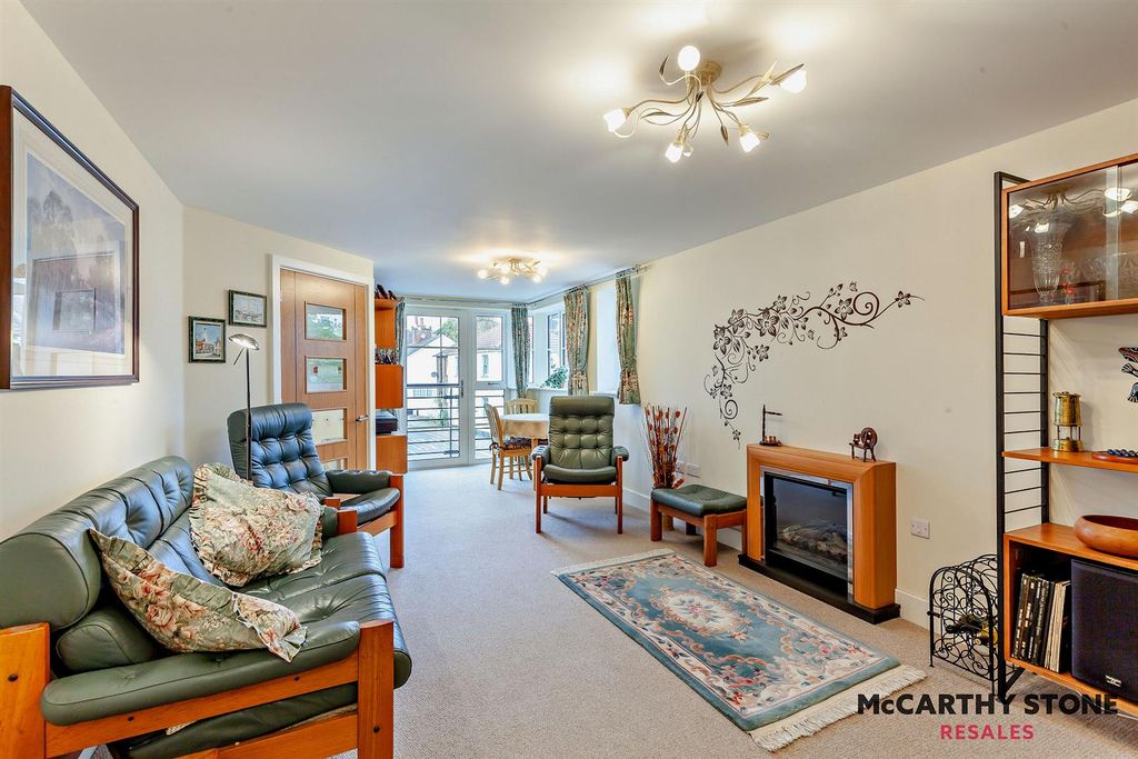 Property photo 2 of 26 8623083-Interior01-800.Jpg