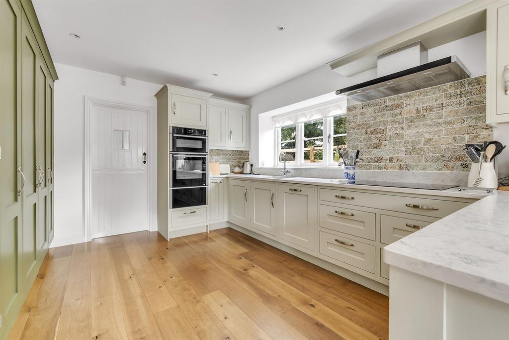 Property photo 3 of 35 Kitchen