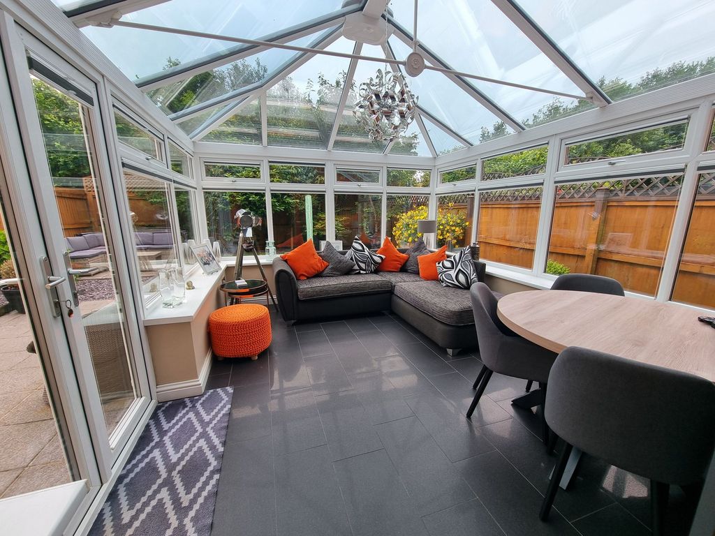 Property photo 3 of 36 Conservatory
