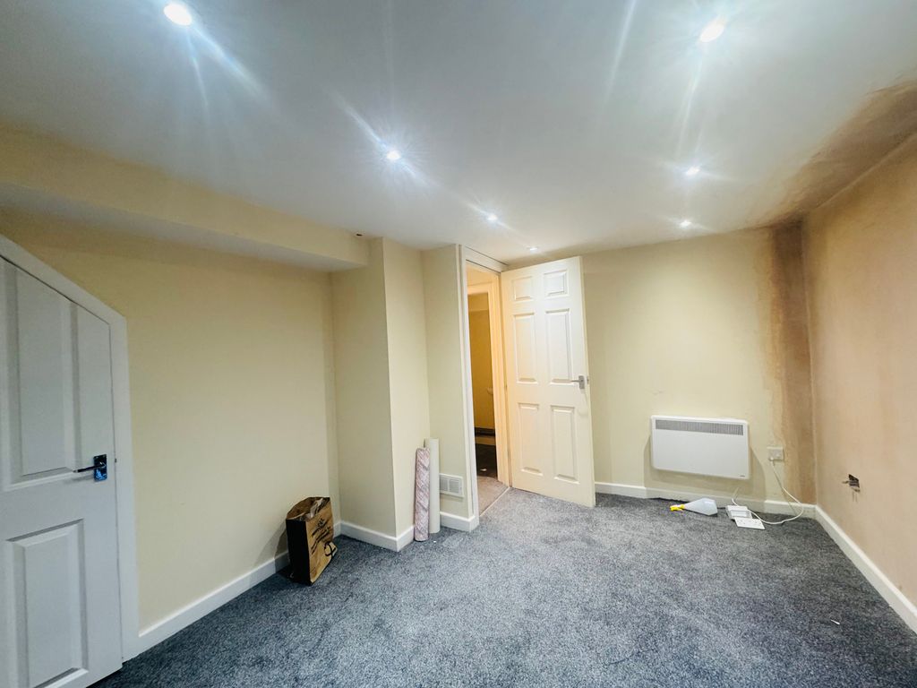 Property photo 3 of 6 Bedroom 1