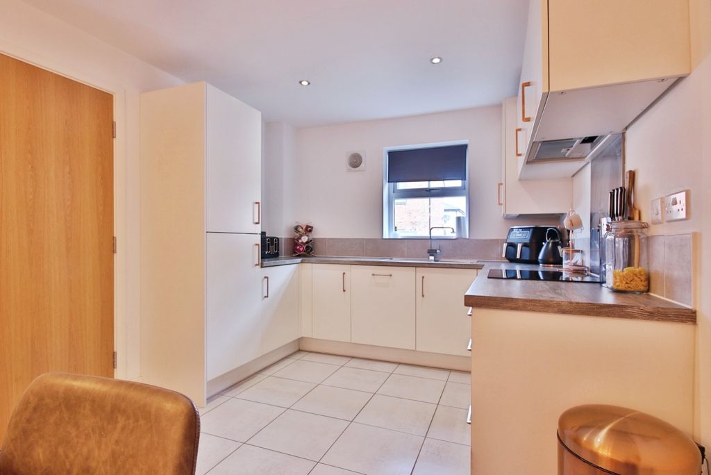 Property photo 2 of 15 4334675
