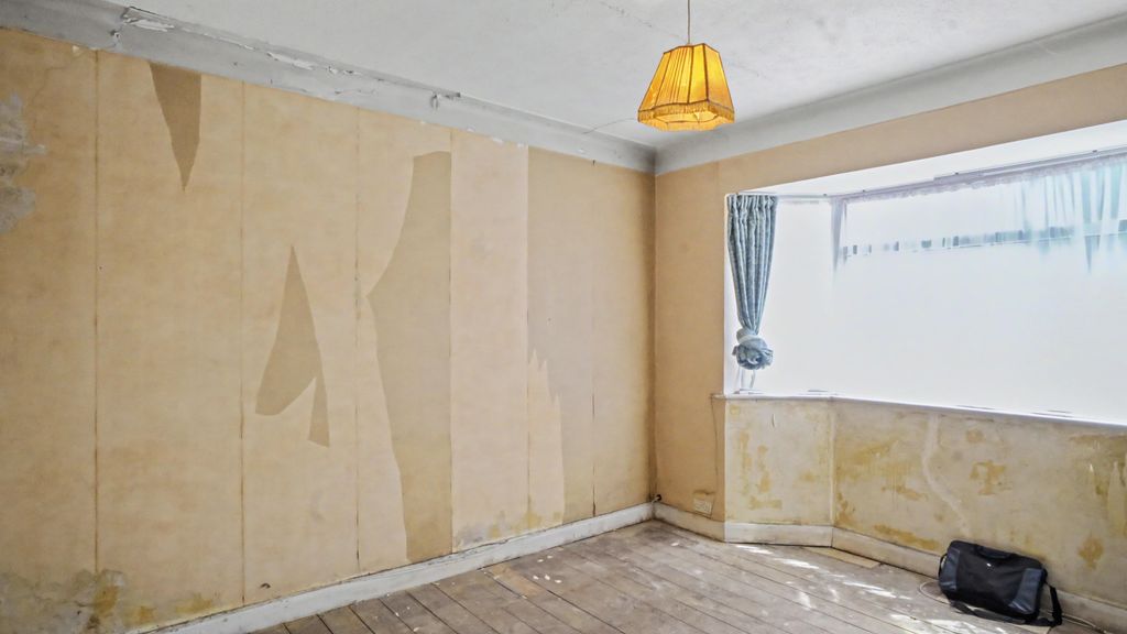 Property photo 3 of 11 48 Berkeley Close, Ruislip, Middlesex, Ha4 6Le