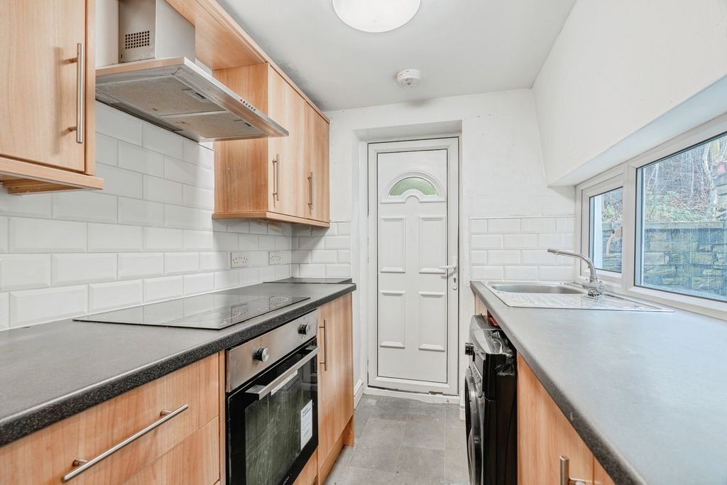 Property photo 2 of 16 Kitchen