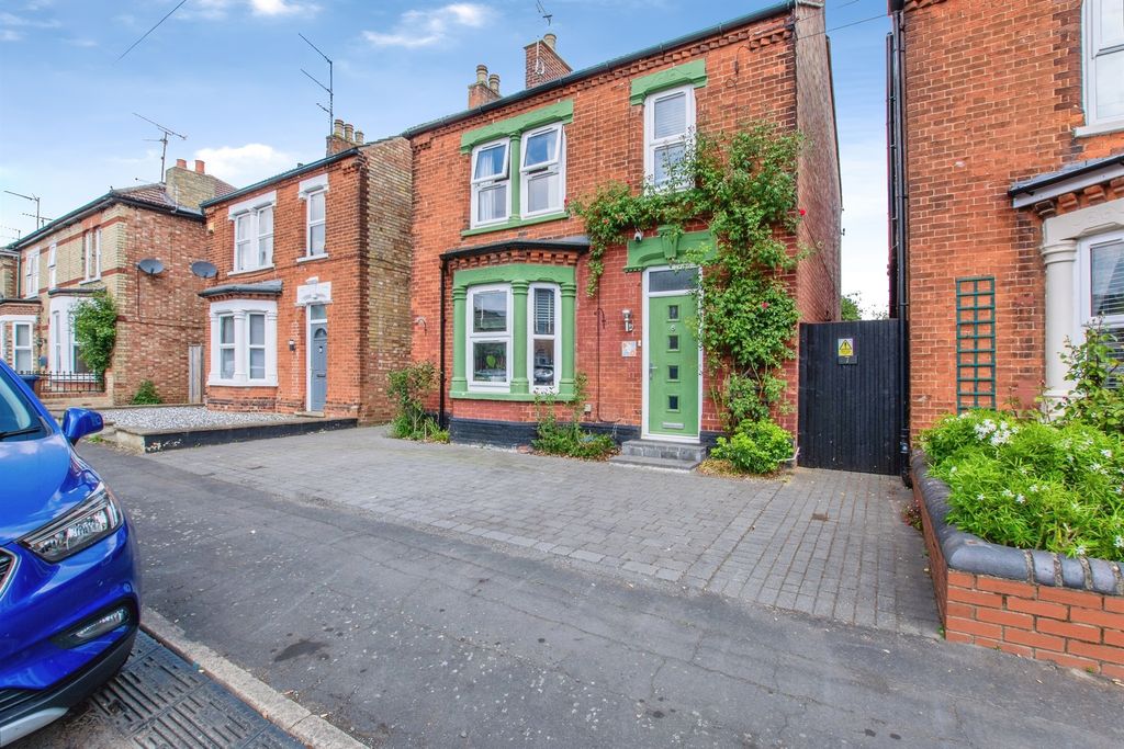 Property photo 1 of 24