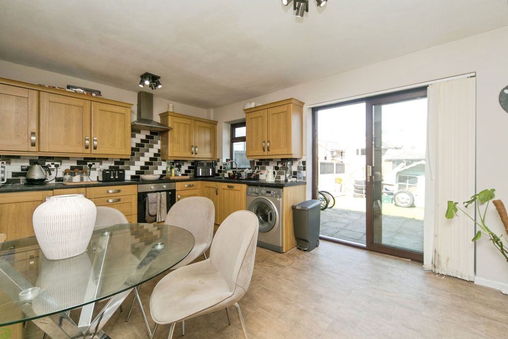 Property photo 3 of 14 Pbox-Img.Jpg