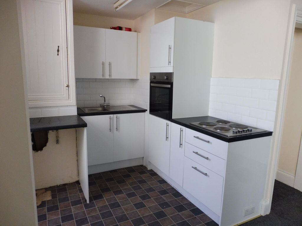 Property photo 2 of 7 Kitchen
