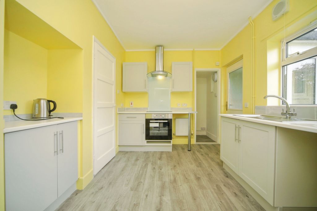 Property photo 2 of 20 Kitchen