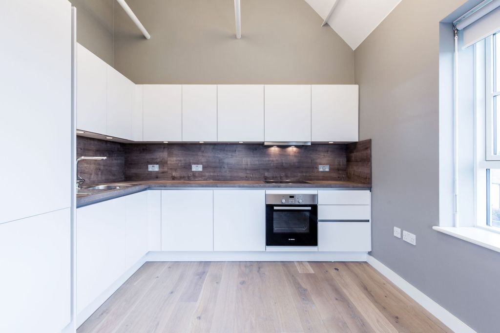 Property photo 1 of 10 Kitchen