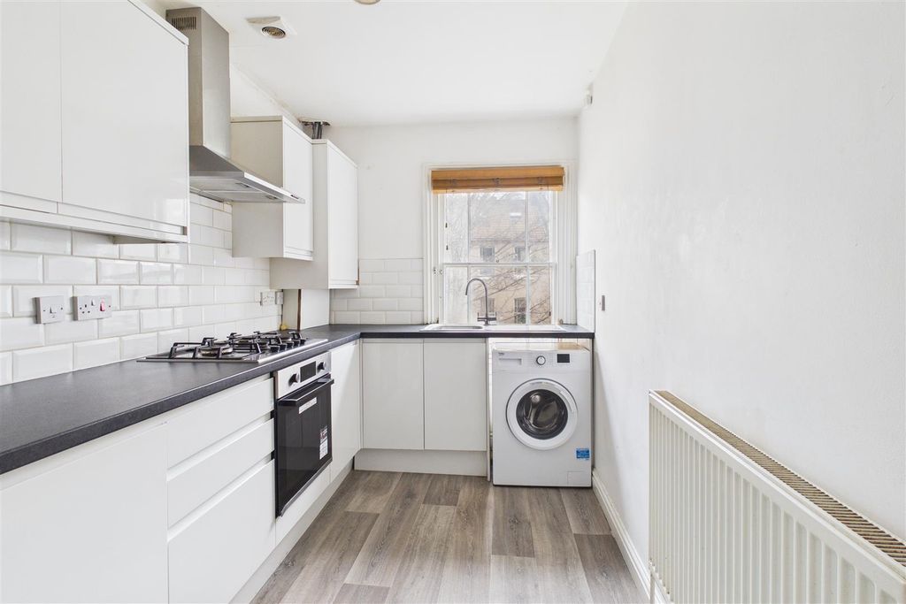 Property photo 2 of 7 Kitchen