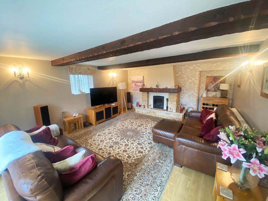 Property photo 3 of 21 F18A811A-653B-4Bff-Aede-D7F55780881F