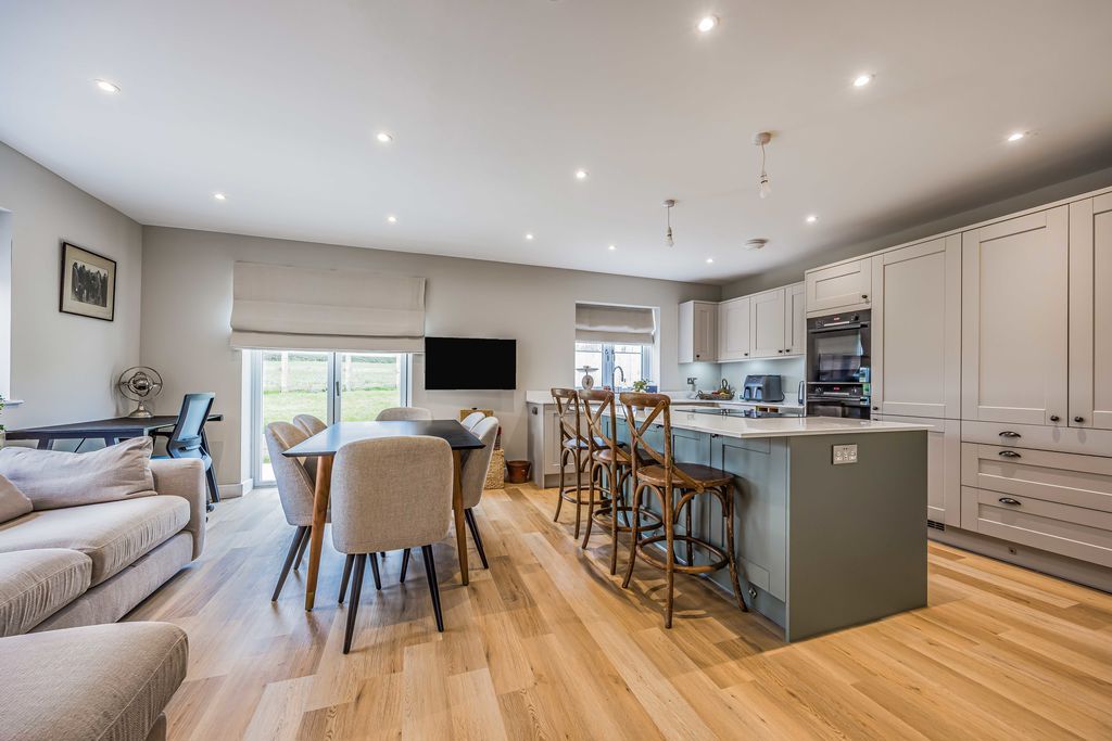 Property photo 2 of 19 Photo 9