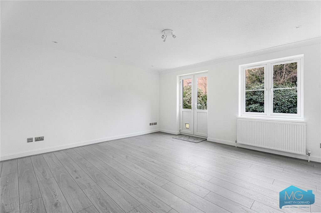 Property photo 2 of 17 Picture No. 14