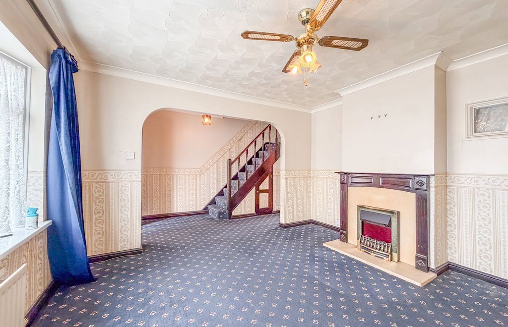 Property photo 2 of 25