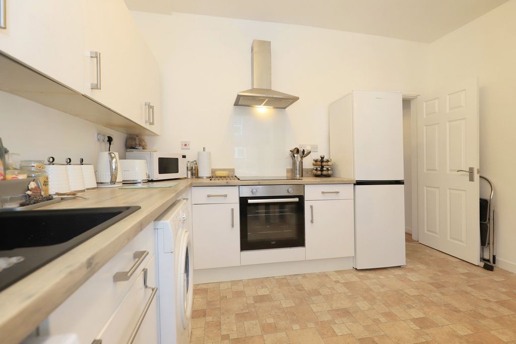 Property photo 3 of 32