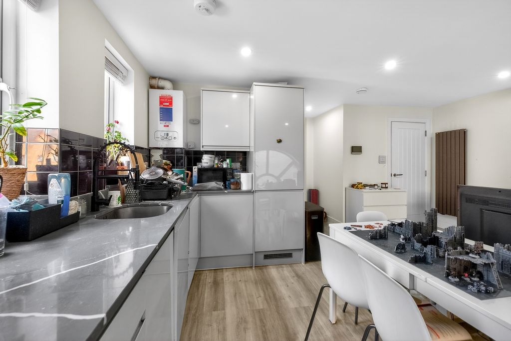 Property photo 2 of 20 Reception/Kitchen