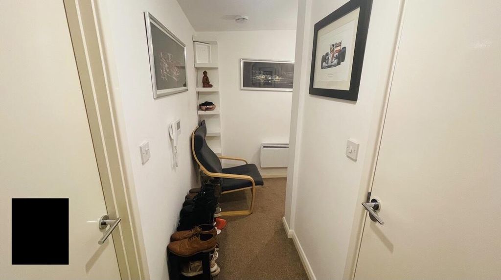 Property photo 2 of 14 Hallway