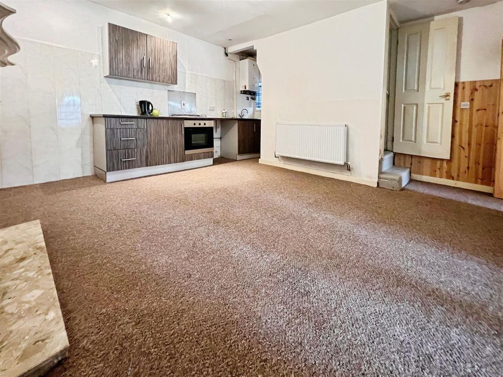 Property photo 2 of 14 Lounge Kitchen