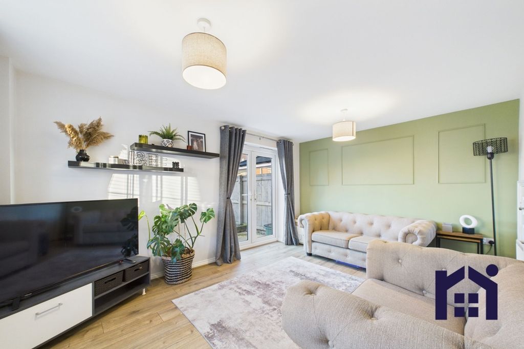 Property photo 2 of 22 Living Room