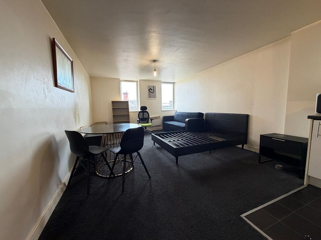 Property photo 3 of 6