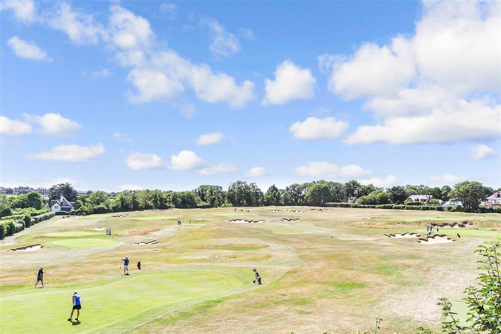 Property photo 1 of 4 Surrounding Area