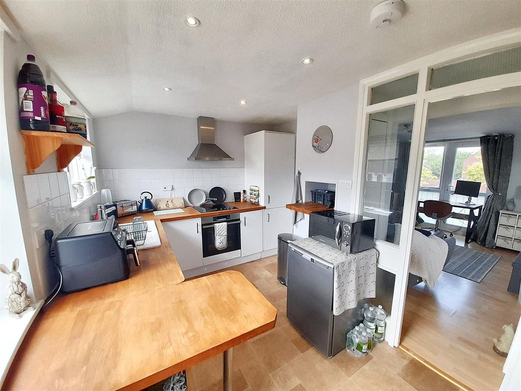 Property photo 2 of 14 Kitchen / Dining Room