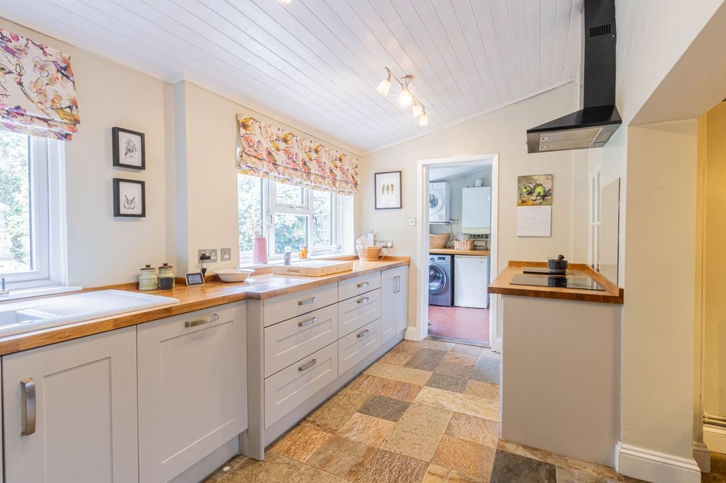 Property photo 2 of 33