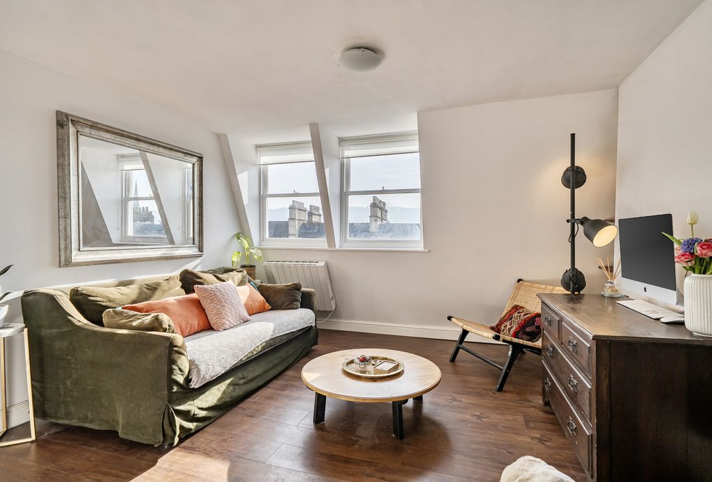 Property photo 1 of 13 Sitting Room